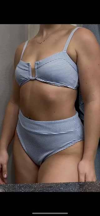 送関込【CUPSHE】 キャンディ アップル ストライプ ビキニセット Candy Apple Striped Bikini Set
