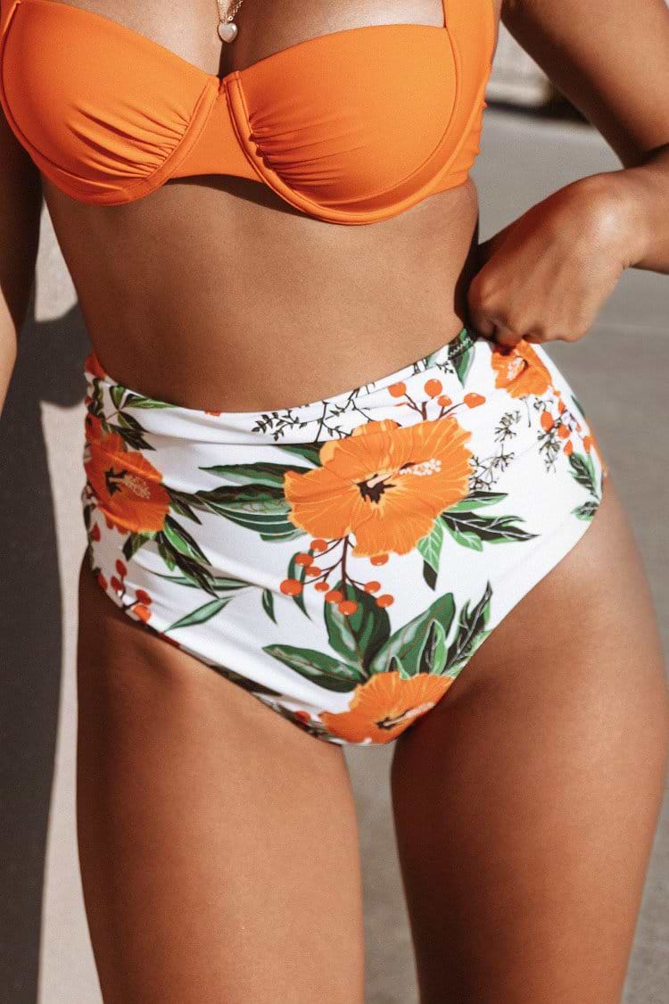 Bas de bikini taille haute froncé floral orange