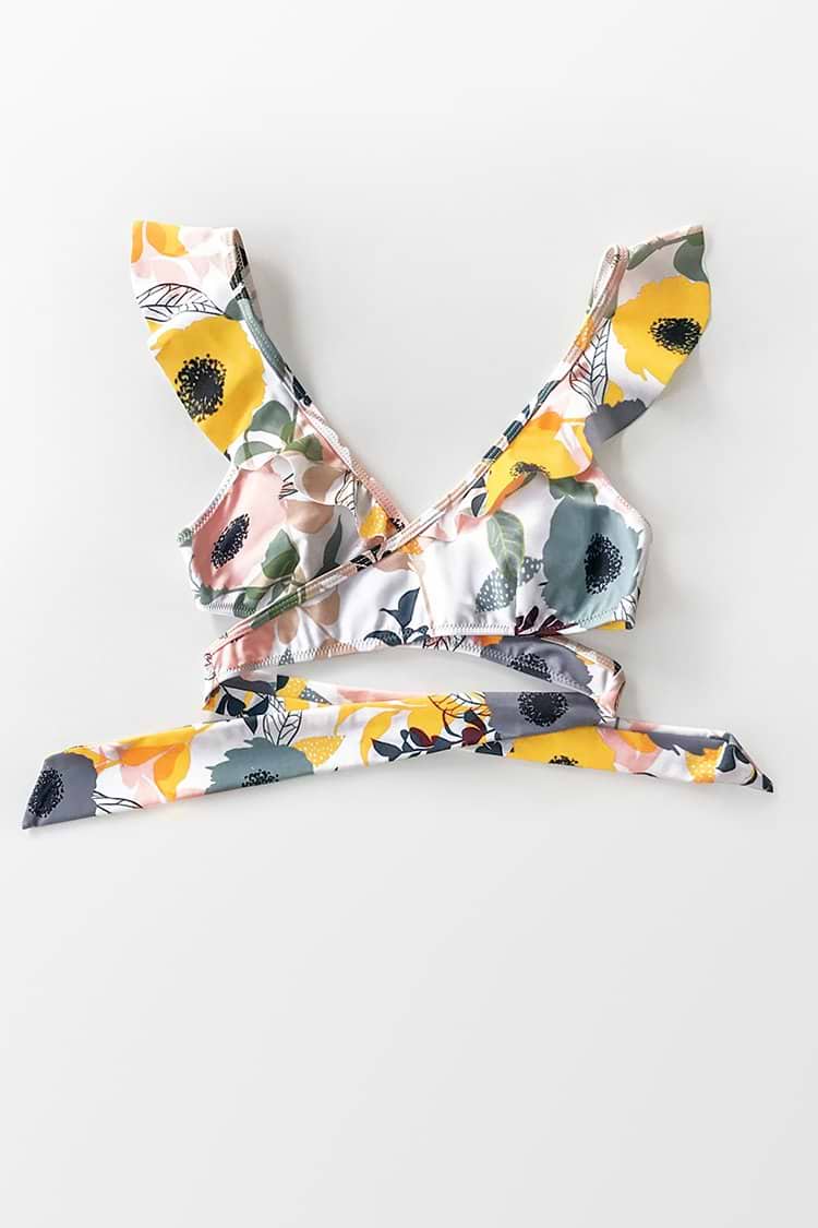 Haut de bikini bikini à col en v et à volants imprimé floral