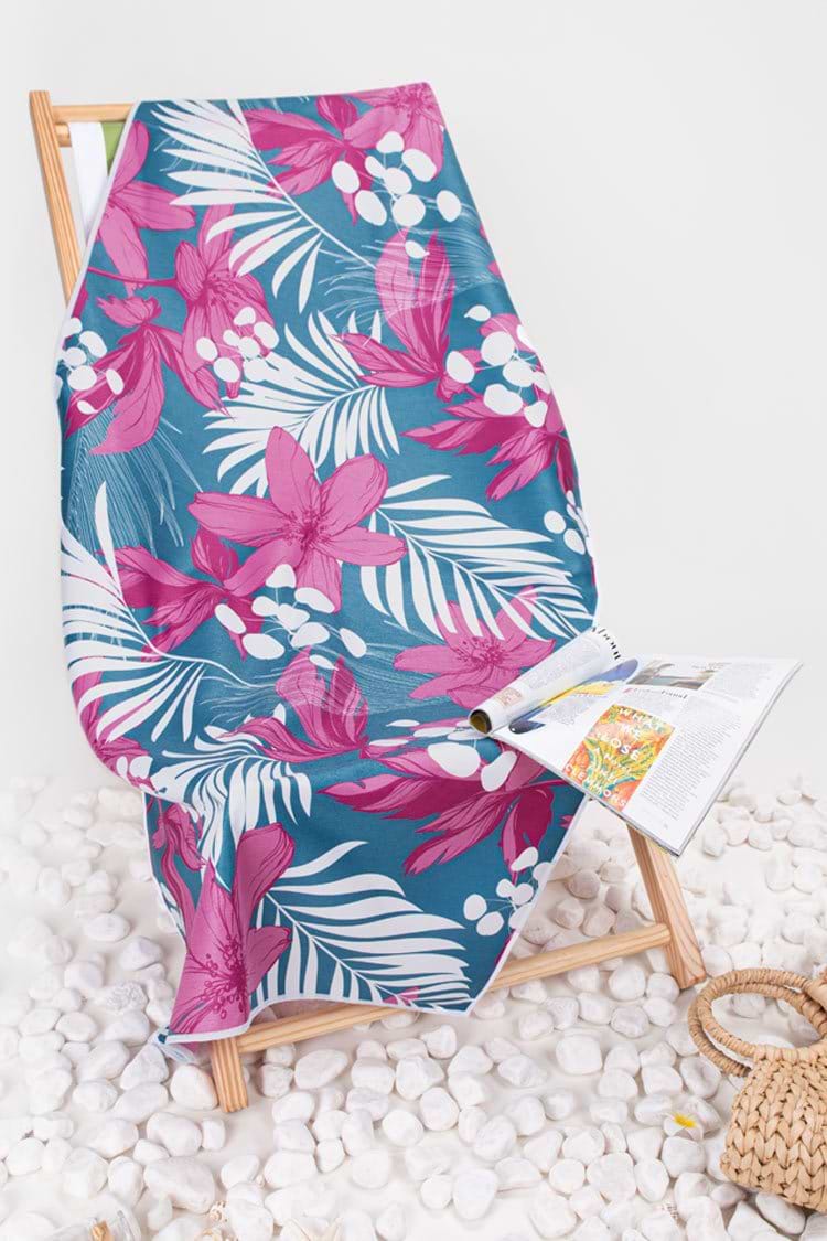 Serviette de plage imprimé floral et feuilles Summer Nights