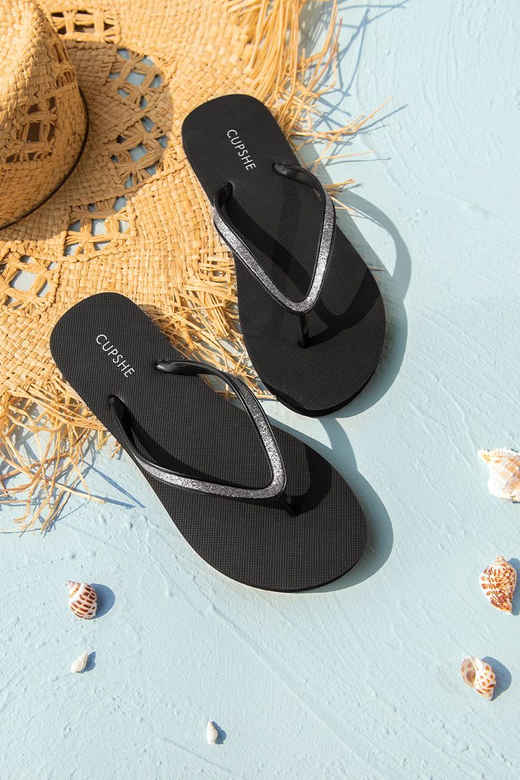 Minimalistische Zehentrenner-Sandalen