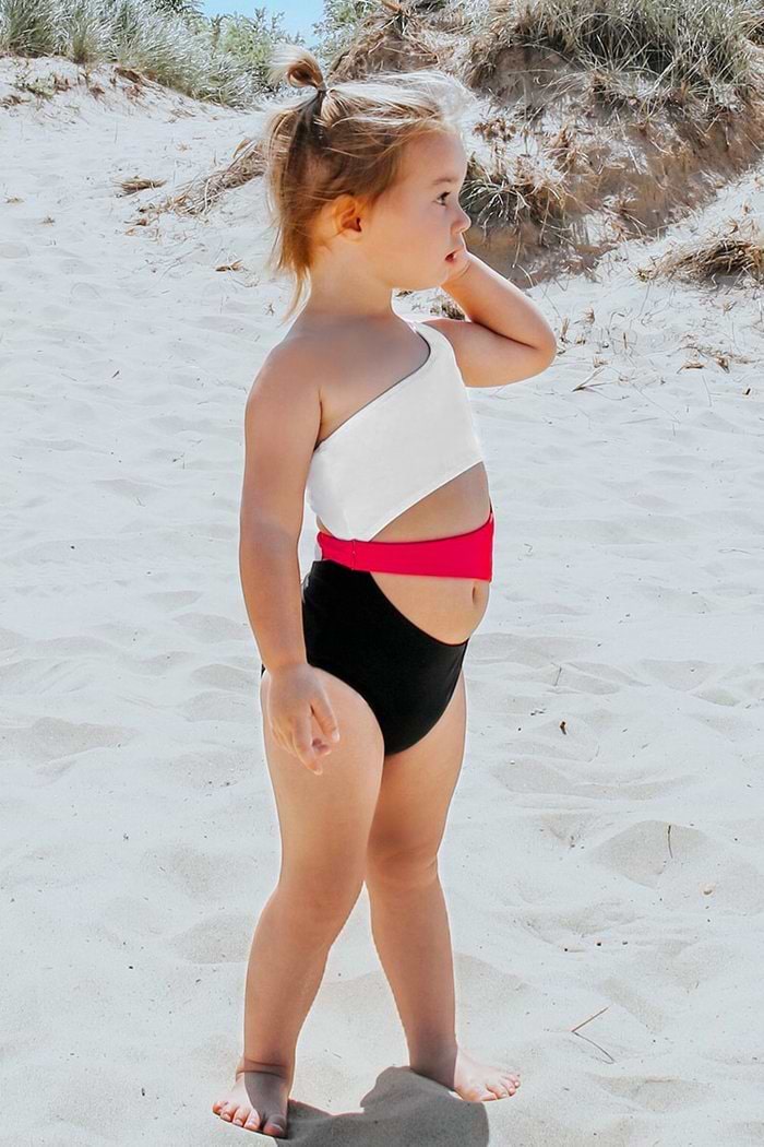 Mädchen Badeanzug mit Schulterausschnitt