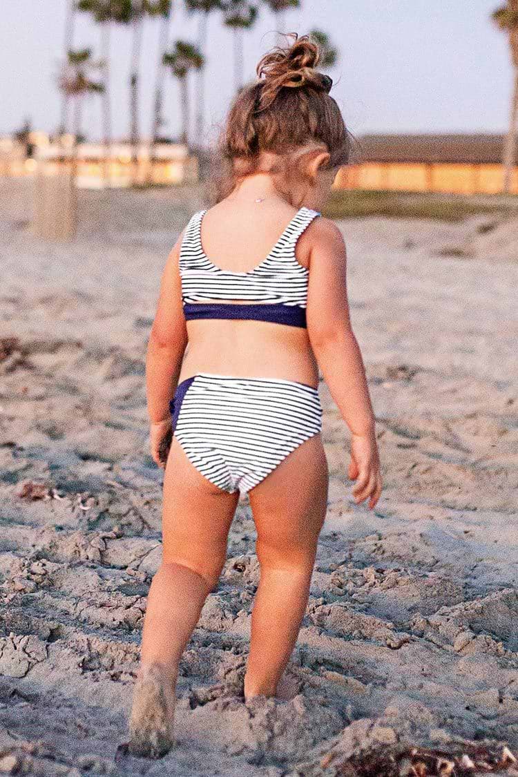 Bikini rayé bleu marine pour filles