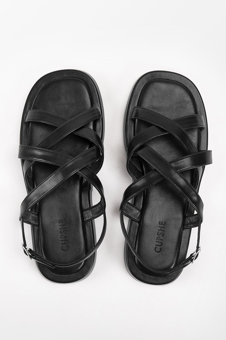 Schwarze Sandalen mit gekreuzten Riemen und Schnalle