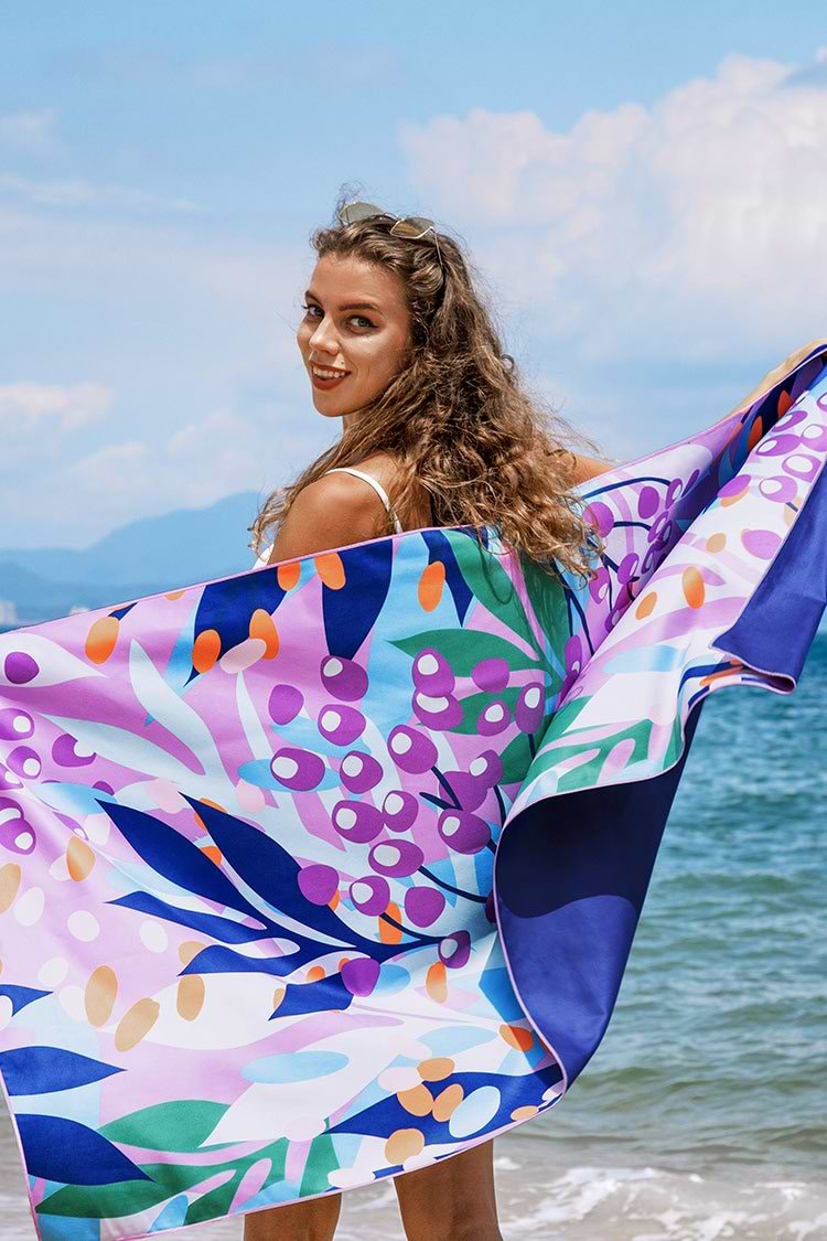 Serviette de plage à imprimé feuilles Lavender Lush