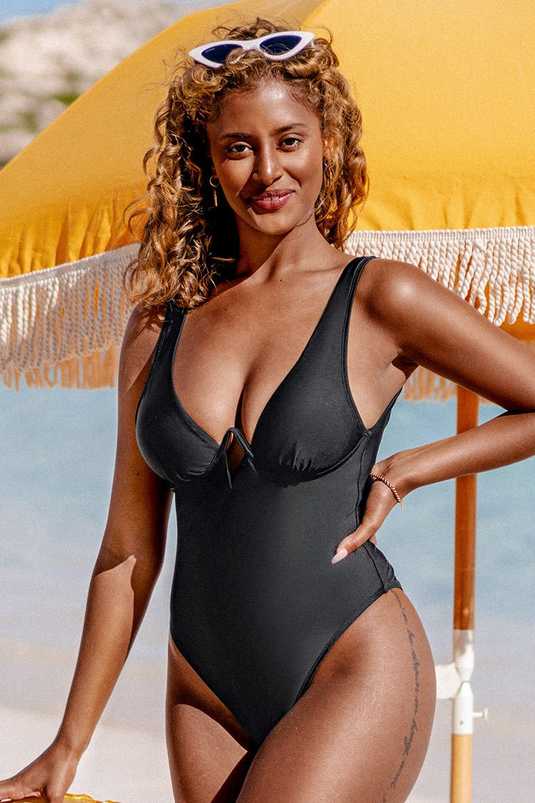 Badeanzug mit Bügel in Schwarz