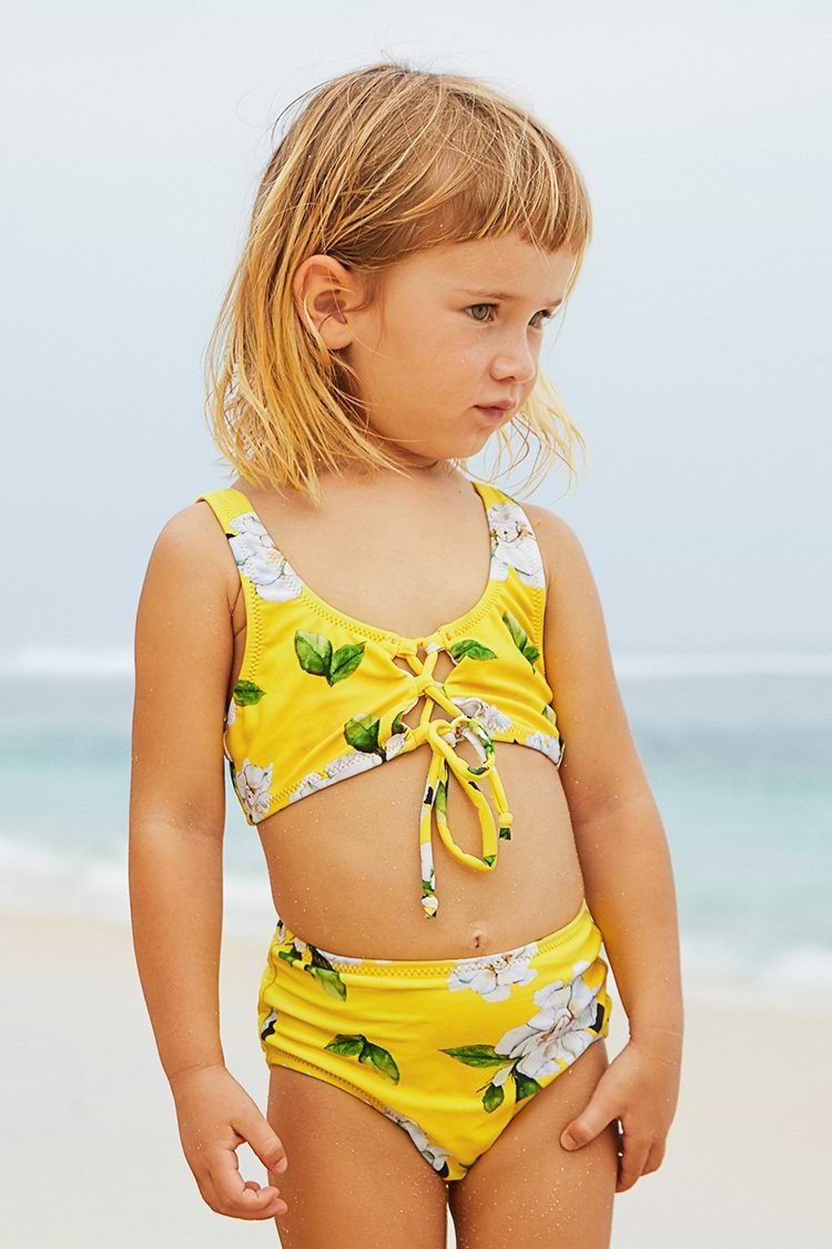Gelber Bikini mit Blumenmuster für Mädchen und Kleinkinder