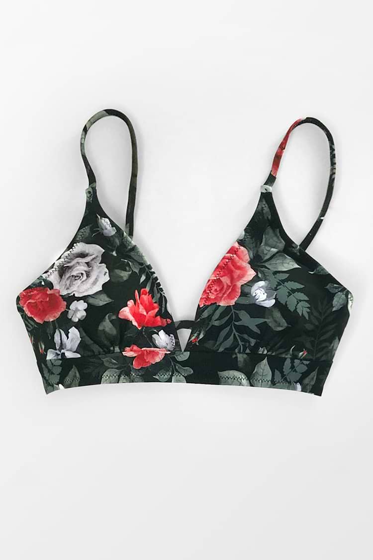 Haut de bikini à col en V et fleurs rouges