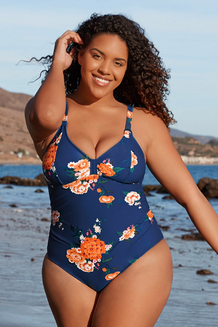 Maillot de bain une pièce bleu marine à découpes dans le dos