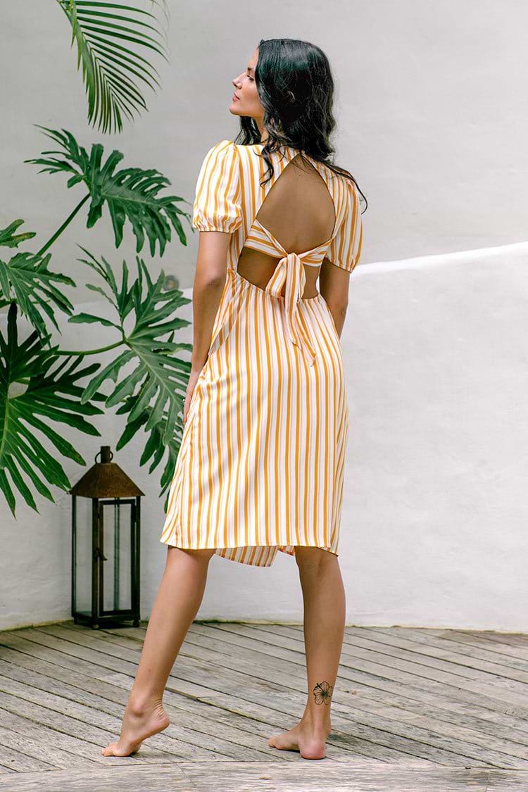 Robe rayée jaune clair nouée au dos