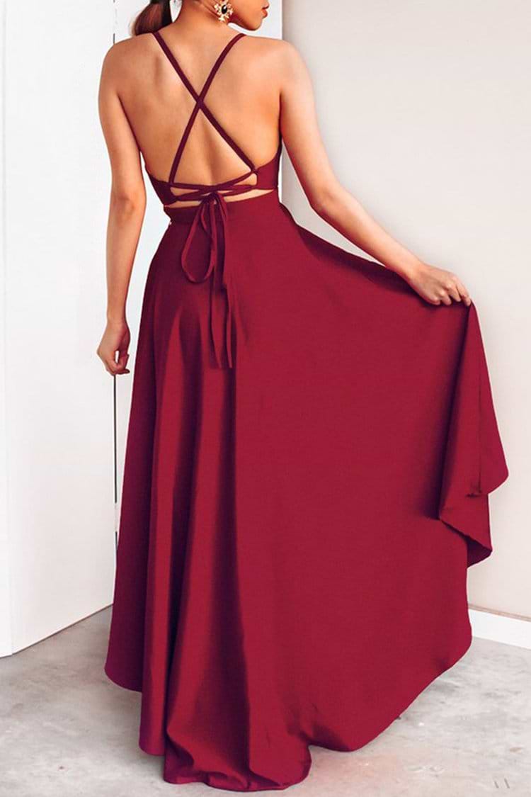 Robe de soirée déchirée rouge foncé