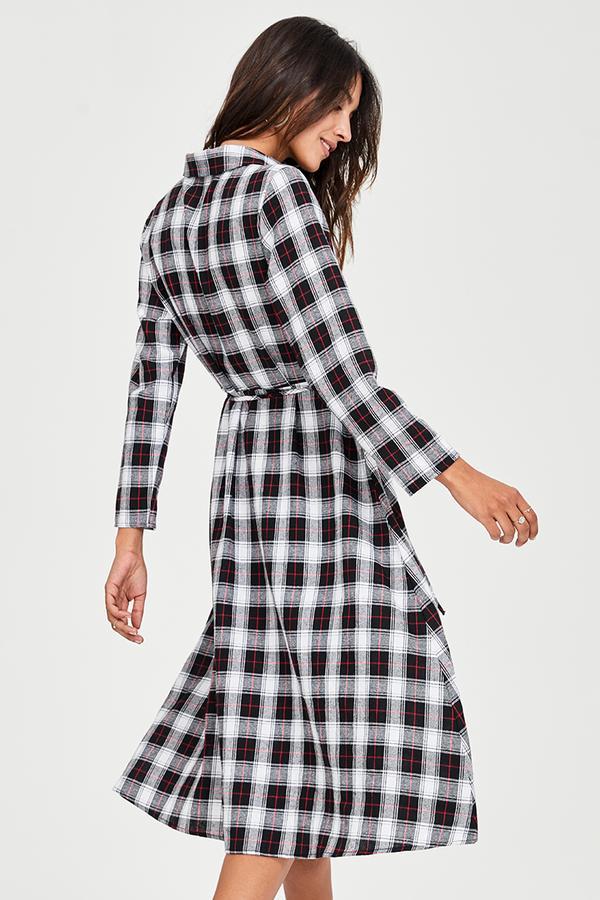 Robe mi-longue boutonnée à carreaux