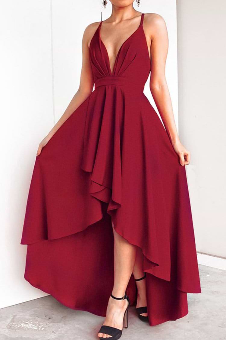 Robe de soirée déchirée rouge foncé