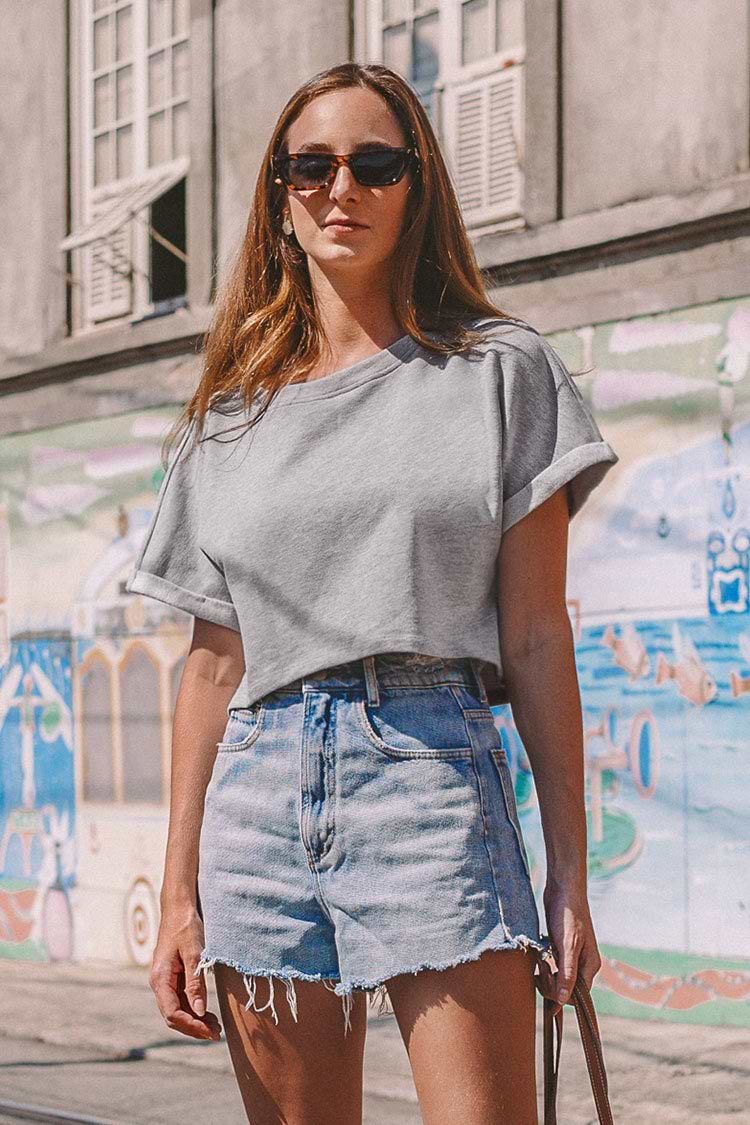 Kurzarm-Crop Top mit Rundhalsausschnitt in Grau
