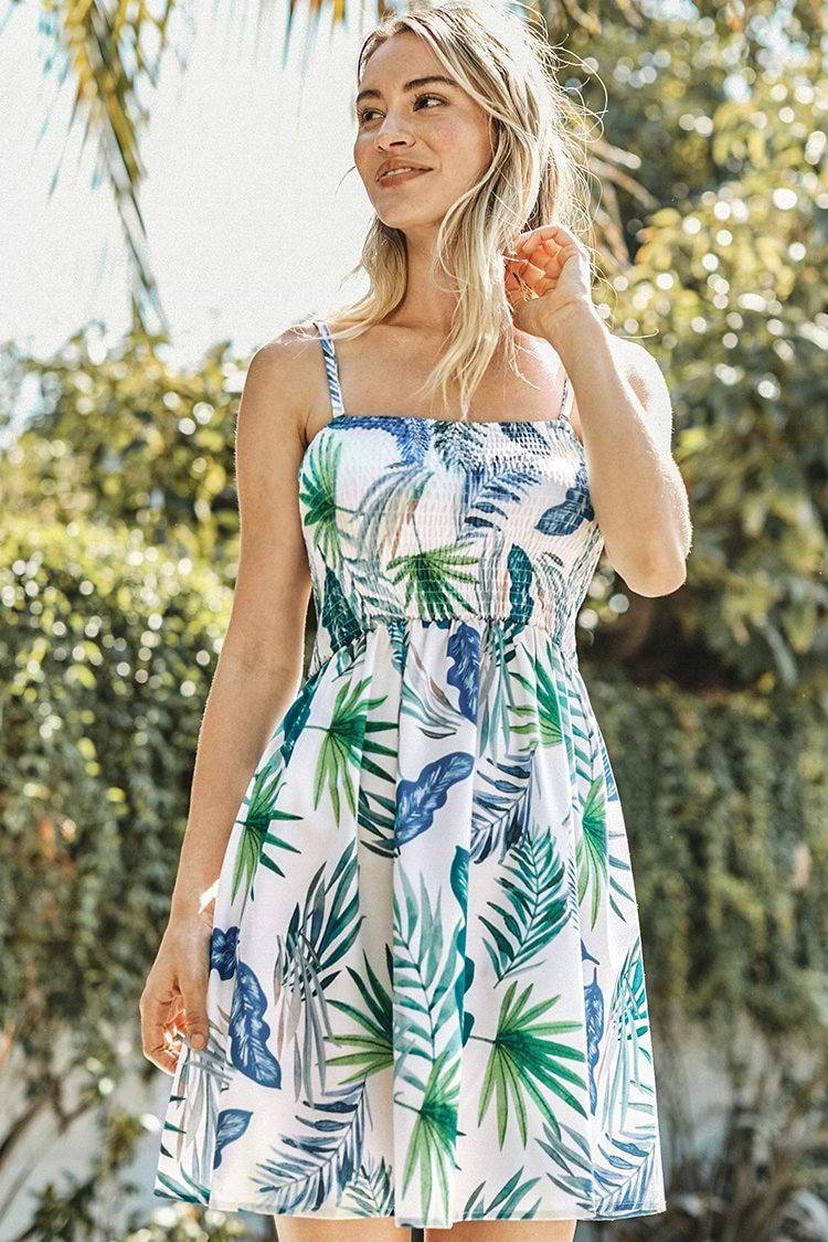 Robe blanche imprimé feuilles et smockée