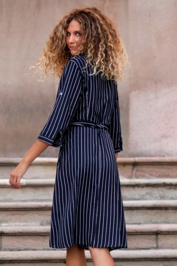 Robe mi-longue à rayures bleu marine