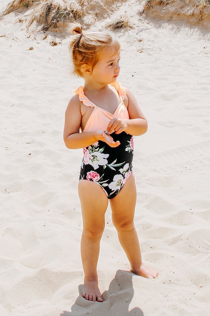 Süßer Mädchen Badeanzug mit Blumenmuster