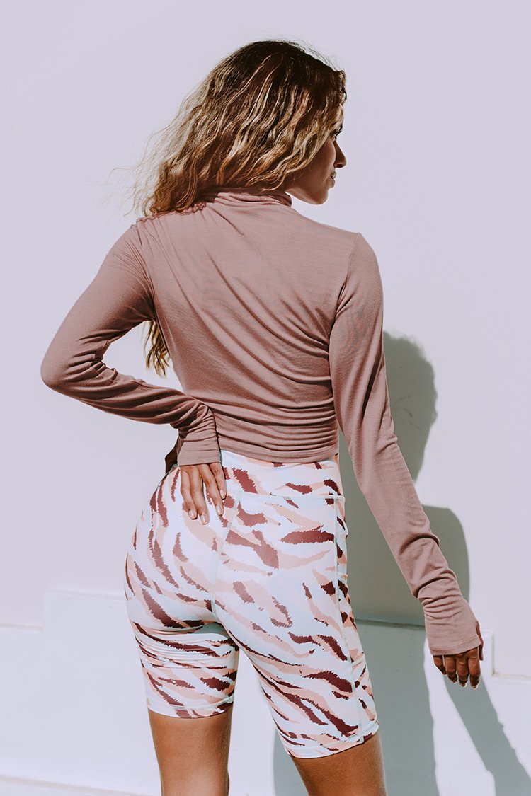 High Neck Sweatshirt mit Twist