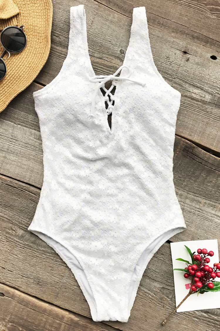Exquisite Woman Lace One-piece Swimsuit