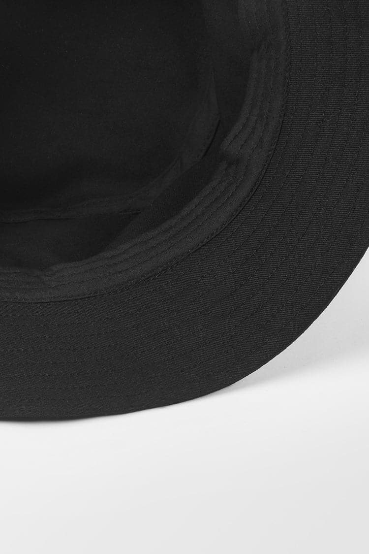Chapeau bob noir minimaliste