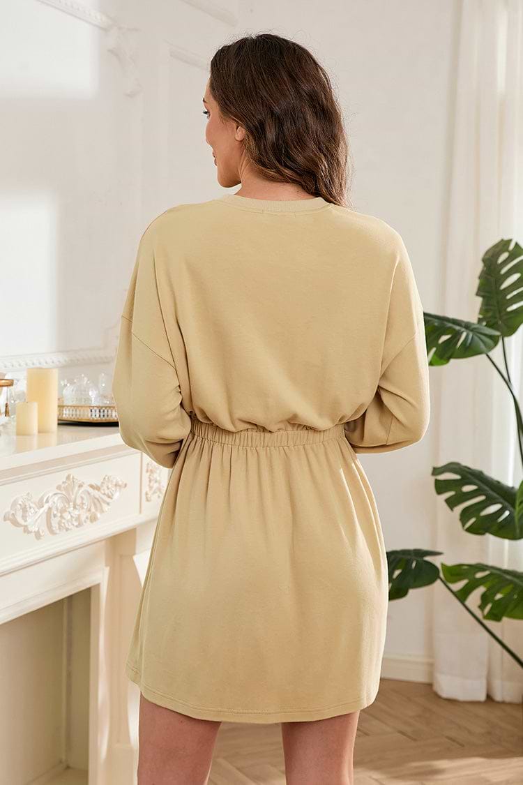 Kleid mit überschnittenen Ärmeln