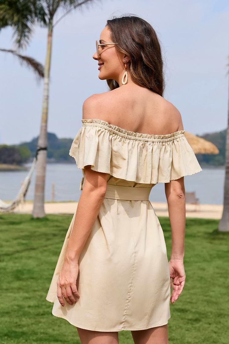 Schulterfreies Kleid mit Rüschen