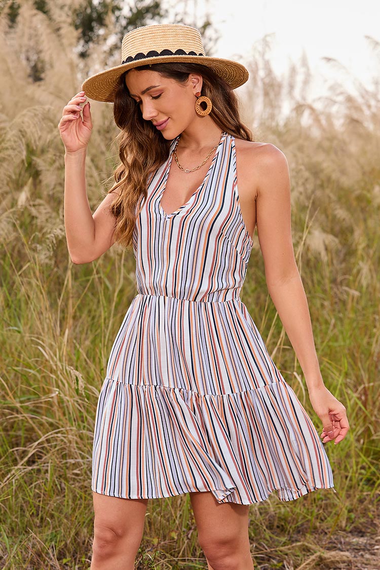 Gestreiftes Neckholder-Kleid mit Rüschen