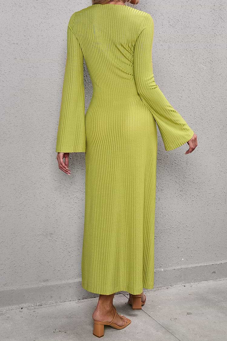 Kleid mit O-Ring und tiefem Ausschnitt