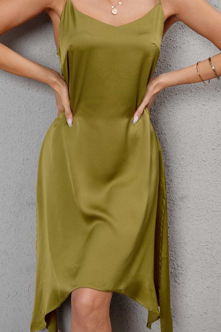 Robe à bretelles nouée au dos