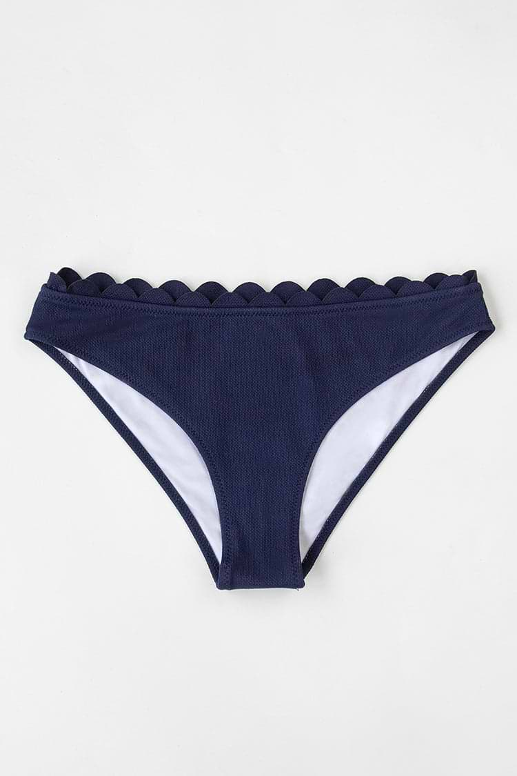 Bas de bikini à bordures festonnées bleu foncé