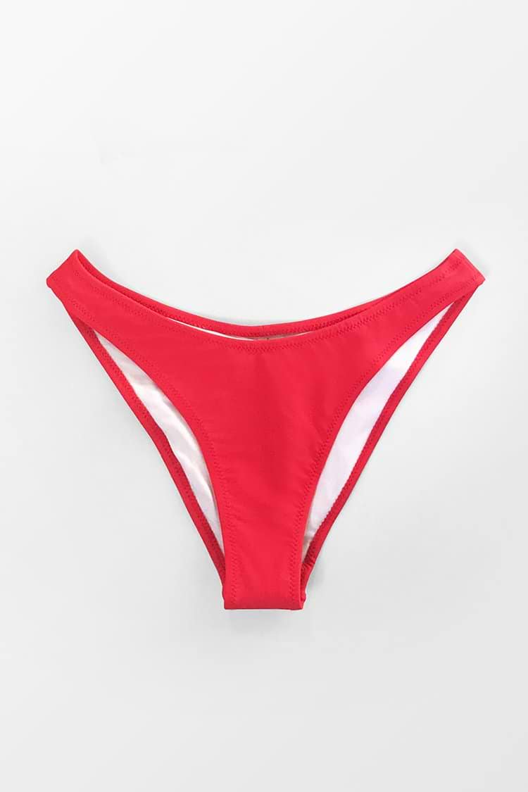 Bas de bikini échancré à jambe haute rouge