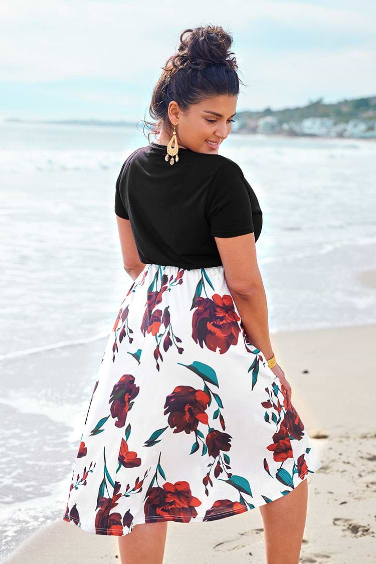 Große Größen Florales Kleid mit V-Ausschnitt