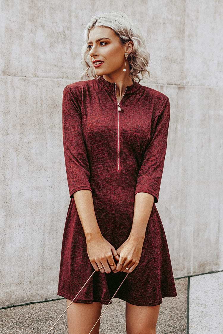 Rotes Kleid mit Neck-Reißverschluss