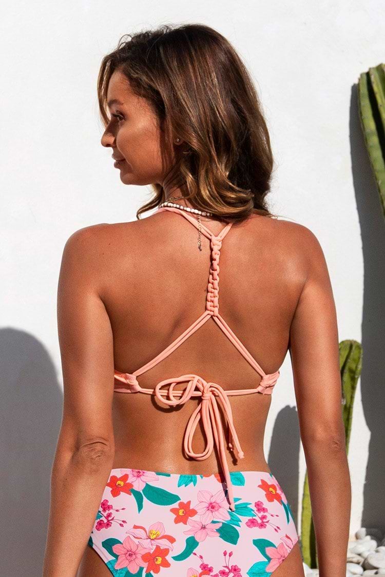 Top de bikini con nudo en la parte de atrás y pliegues en la parte delantera Dayana