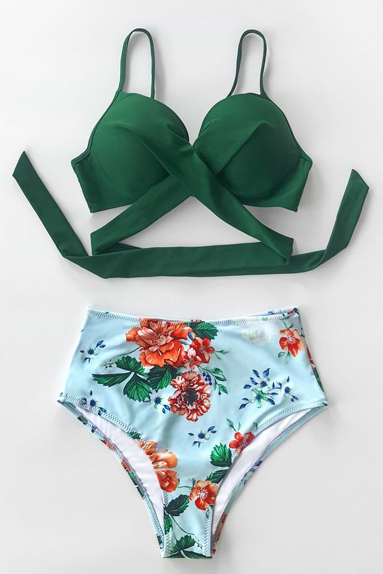 Einfarbiger und floraler Bikini mit hoher Taille und geformten Cups