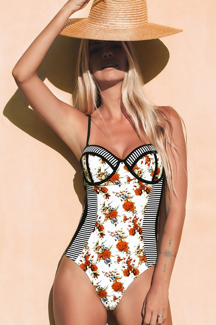 Einteiliger Badeanzug mit Blumendruck und Streifen