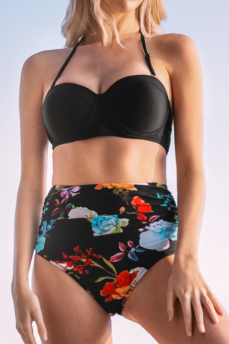 Schwarzer und floraler High-Waisted Bikini