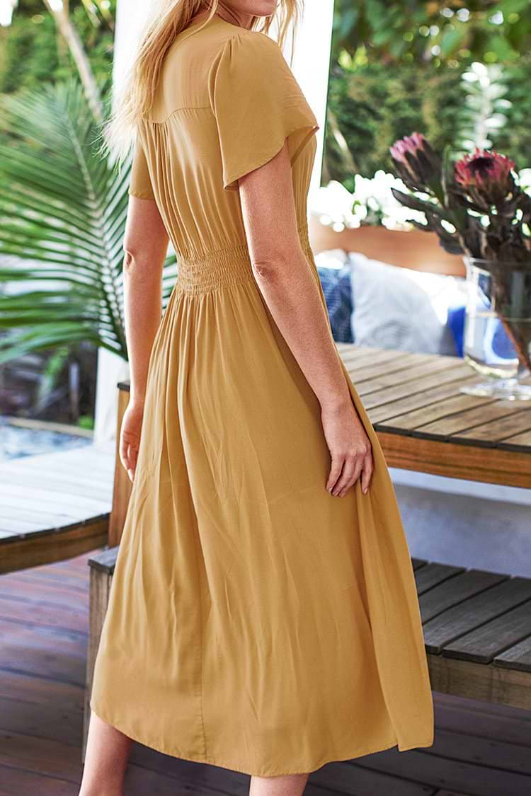 Solides Kurzarm-Midikleid mit gesmokter Taille