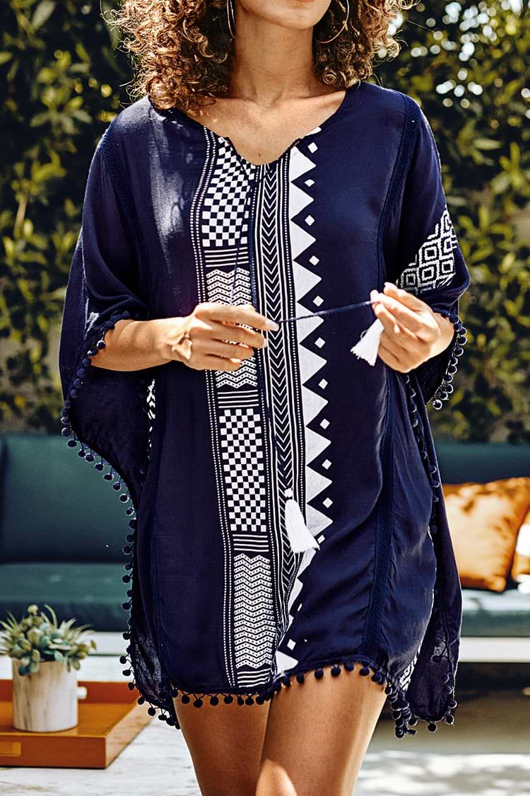 Geometrische Cover Up mit Pom-Pom Trimm