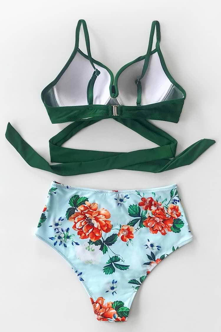 Einfarbiger und floraler Bikini mit hoher Taille und geformten Cups