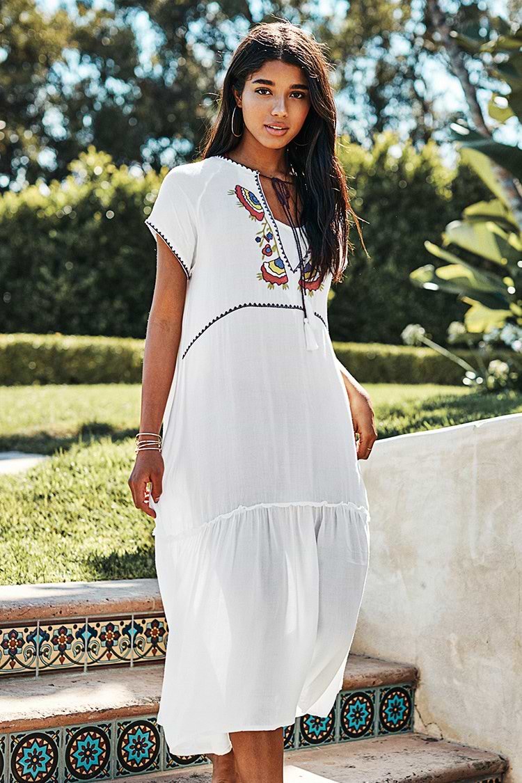 Weißer Midi Cover Up mit Häkelborte