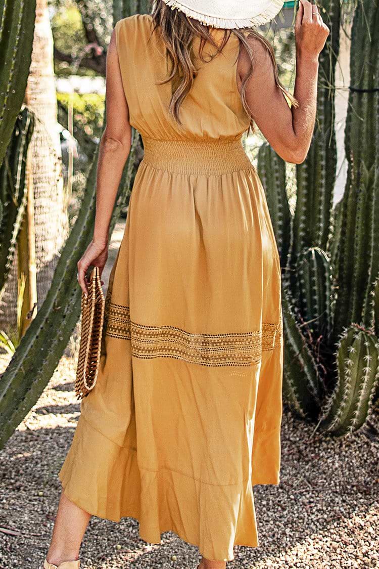 Gelbes Kleid mit ärmellosen Vorderknöpfen