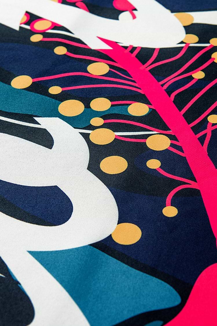 Bedrucktes Strandtuch mit Blumen und Blättern