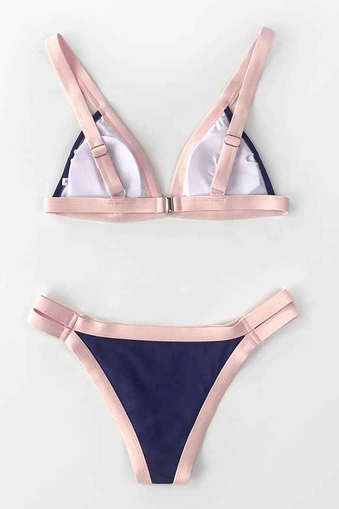 Rosa Trim und Marinenblau-Bikini