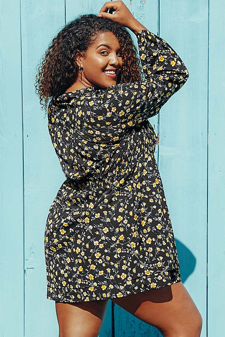 Große Größen Kleid mit Blümchen-Muster in schwarz