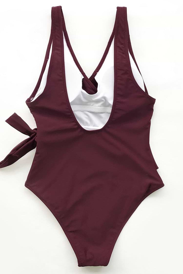 Maillot de bain une pièce avec ceinture rouge