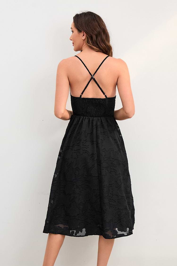 Robe trapèze noire à smocks et col en V