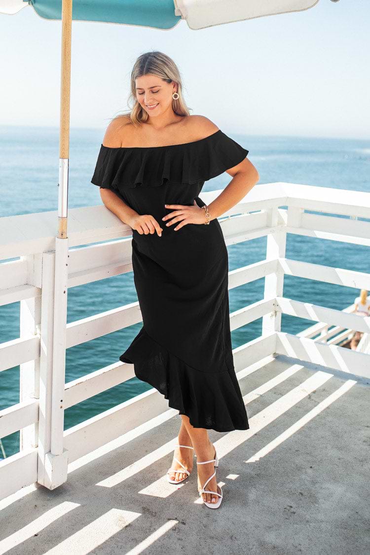 Robe noire grande taille à épaules dénudées