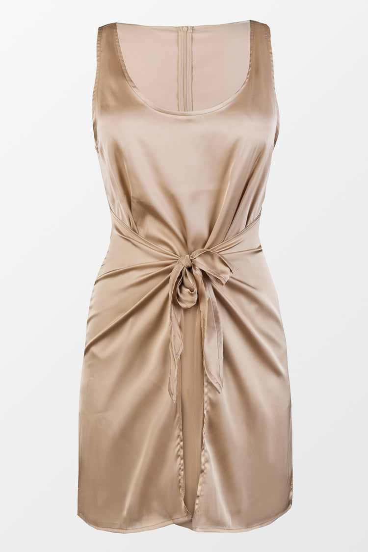 Robe courte à col scoop