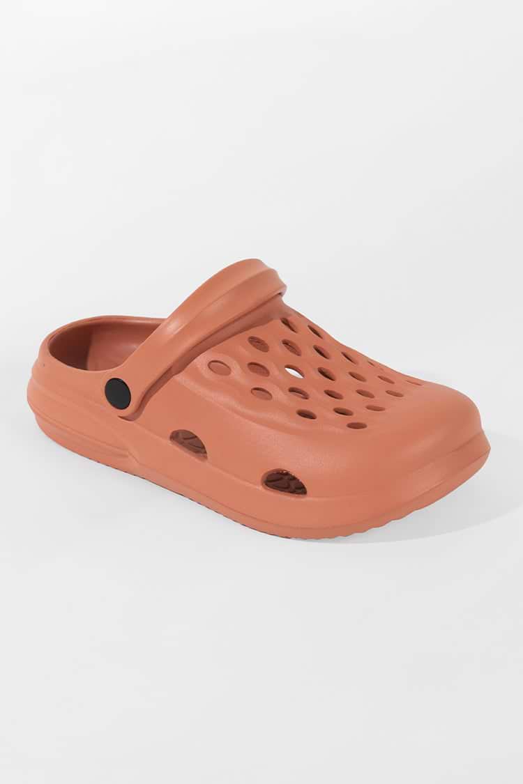 Orangene Crocs mit quadratischem Zehenbereich